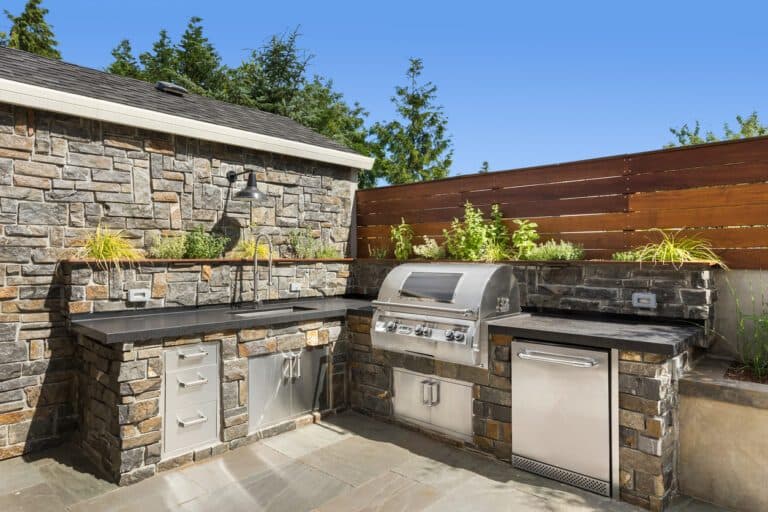 Building an Outdoor Kitchen: 5 Mistakes to Avoid Building an Outdoor Kitchen: 5 Mistakes to Avoid